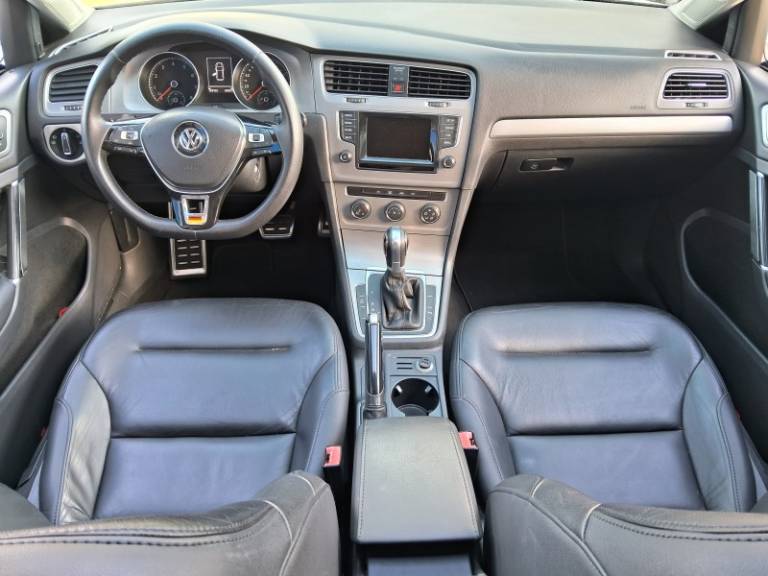 VOLKSWAGEN - GOLF - 2014/2015 - Branca - R$ 73.900,00