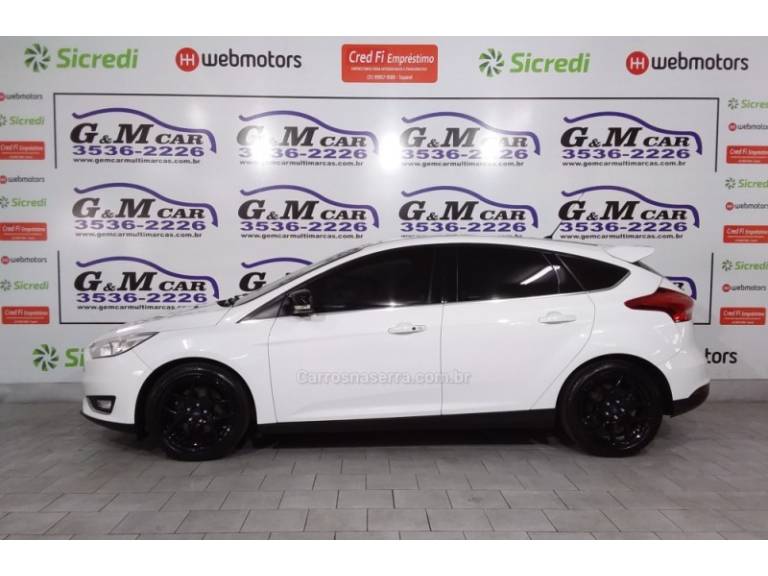 FORD - FOCUS - 2015/2016 - Branca - R$ 62.900,00