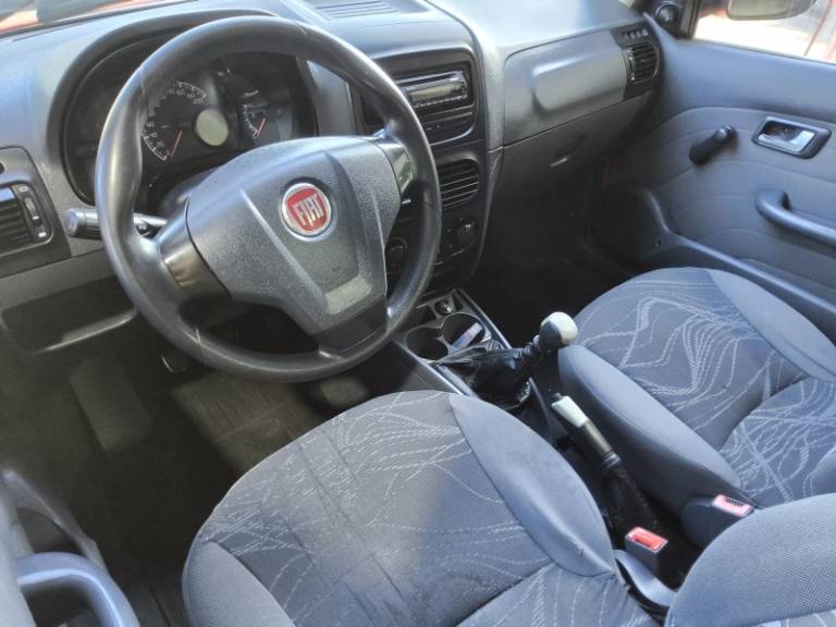 FIAT - STRADA - 2013/2013 - Vermelha - R$ 38.900,00