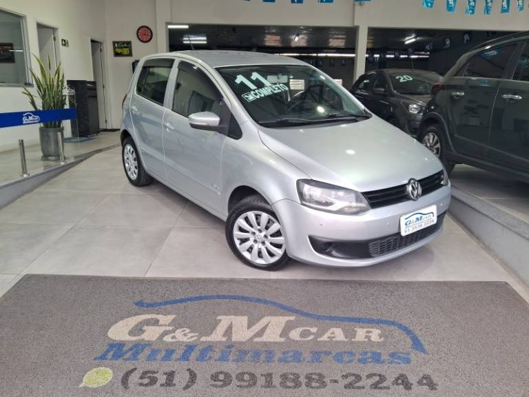 VOLKSWAGEN - FOX - 2010/2011 - Prata - R$ 33.900,00
