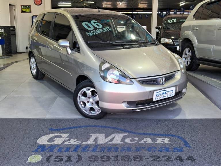 HONDA - FIT - 2005/2006 - Dourada - R$ 28.900,00