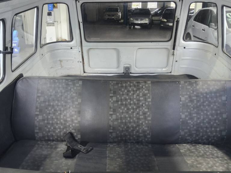 VOLKSWAGEN - KOMBI - 1995/1996 - Branca - R$ 29.900,00