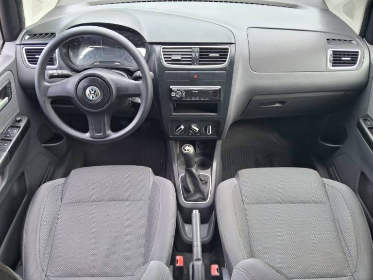 VOLKSWAGEN - FOX - 2010/2011 - Prata - R$ 33.900,00