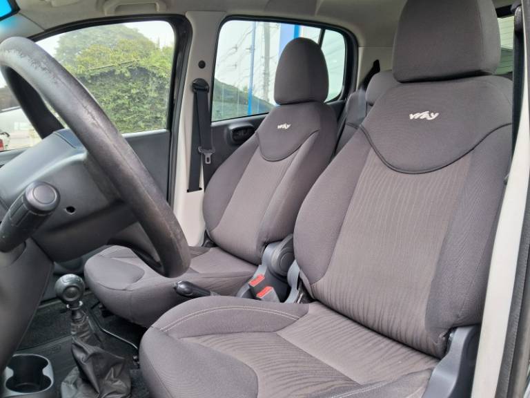 FIAT - UNO - 2011/2012 - Preta - R$ 32.900,00