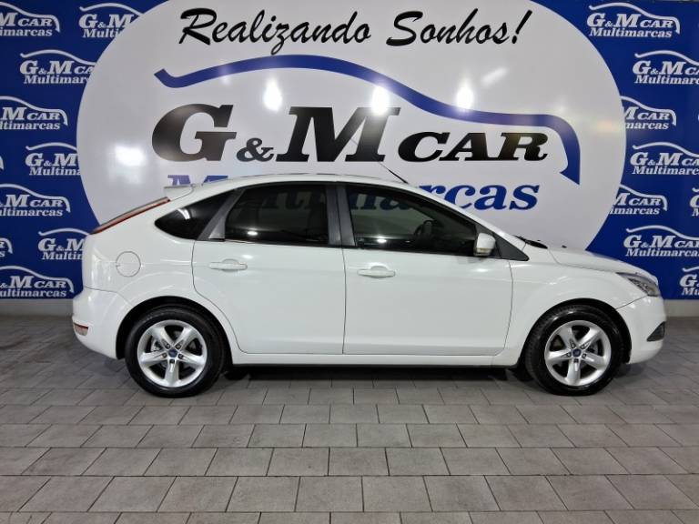 FORD - FOCUS - 2012/2013 - Branca - R$ 52.900,00