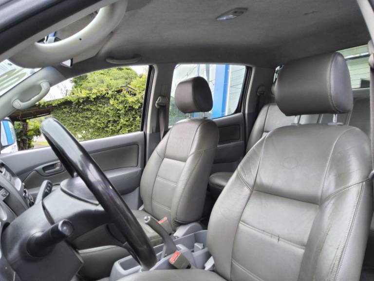 TOYOTA - HILUX - 2005/2006 - Prata - R$ 94.900,00