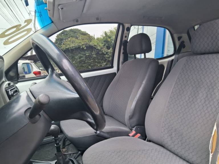 FIAT - PALIO - 2005/2006 - Branca - R$ 15.900,00
