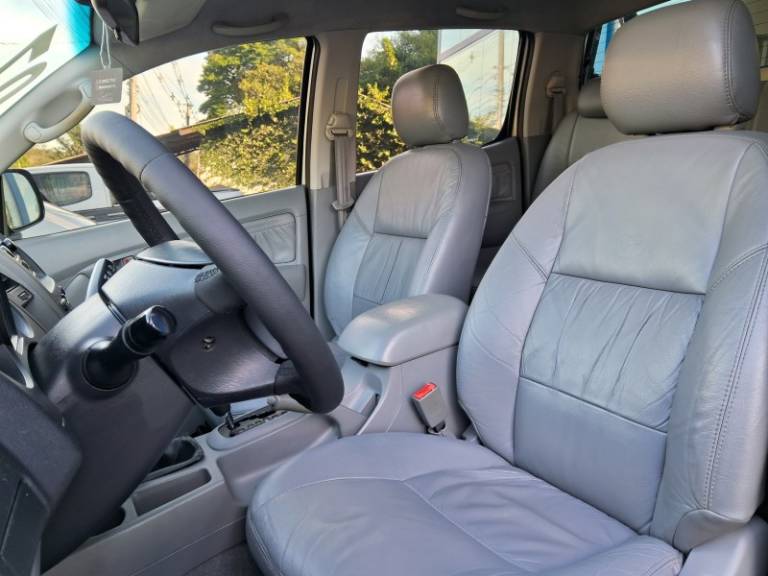 TOYOTA - HILUX - 2006/2007 - Prata - R$ 108.900,00