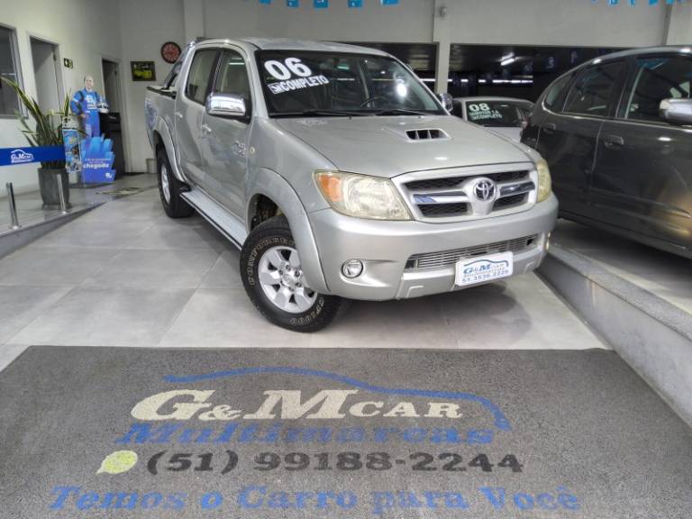 TOYOTA - HILUX - 2005/2006 - Prata - R$ 94.900,00