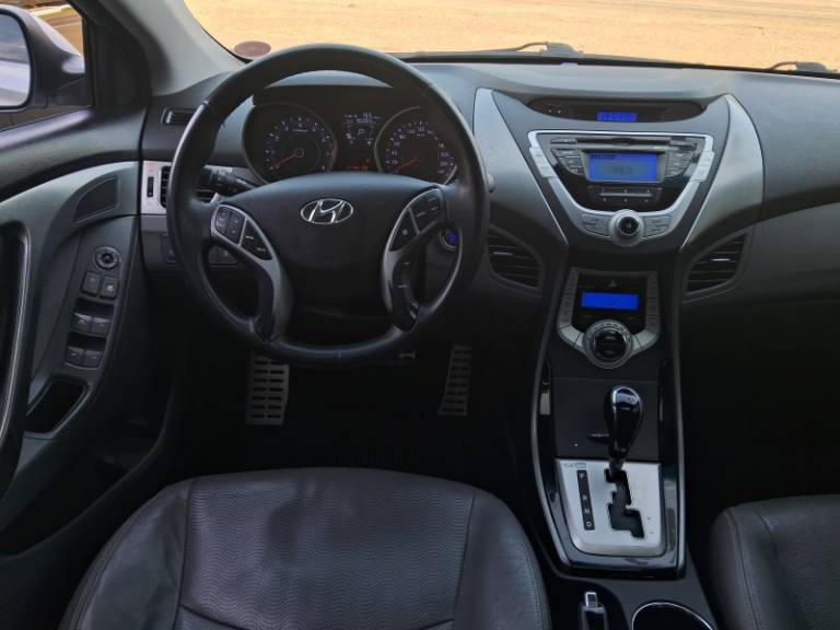 HYUNDAI - ELANTRA - 2012/2013 - Prata - R$ 67.900,00