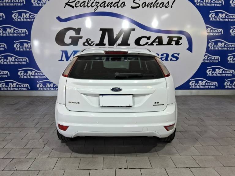 FORD - FOCUS - 2012/2013 - Branca - R$ 52.900,00