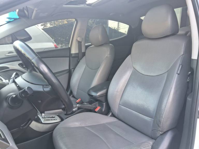 HYUNDAI - ELANTRA - 2012/2013 - Prata - R$ 67.900,00