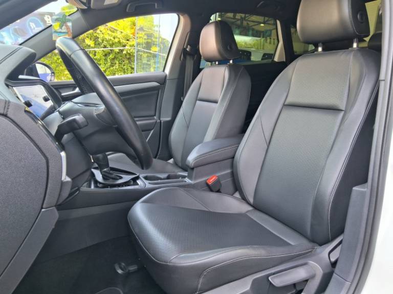 VOLKSWAGEN - JETTA - 2018/2018 - Branca - R$ 106.900,00