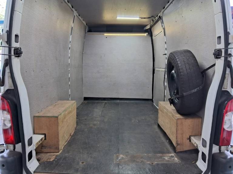 RENAULT - MASTER - 2012/2013 - Branca - R$ 105.900,00