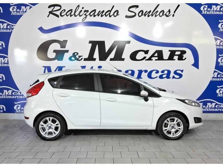 FORD - FIESTA - 2016/2017 - Branca - R$ 54.900,00