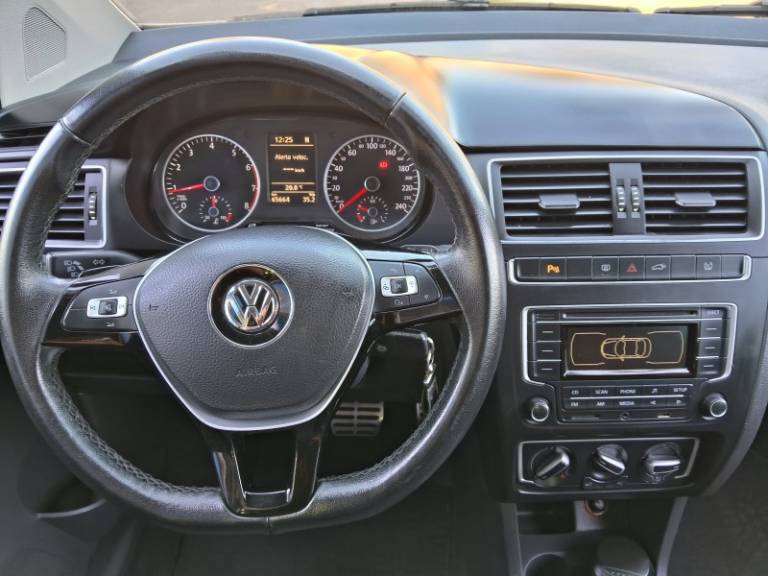 VOLKSWAGEN - CROSSFOX - 2015/2016 - Branca - R$ 59.900,00