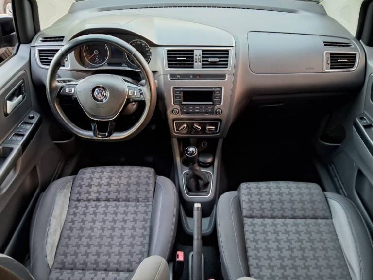 VOLKSWAGEN - FOX - 2015/2016 - Preta - R$ 49.900,00