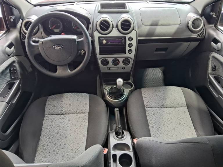 FORD - FIESTA - 2012/2013 - Vermelha - R$ 34.900,00