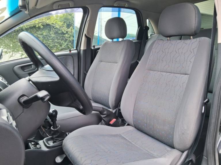 CHEVROLET - CORSA - 2005/2006 - Preta - R$ 26.900,00