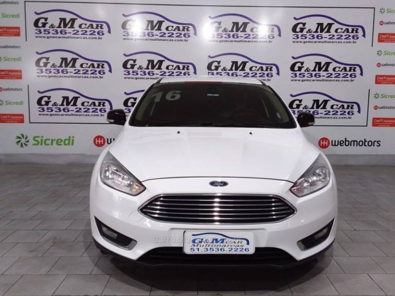 FORD - FOCUS - 2015/2016 - Branca - R$ 64.900,00