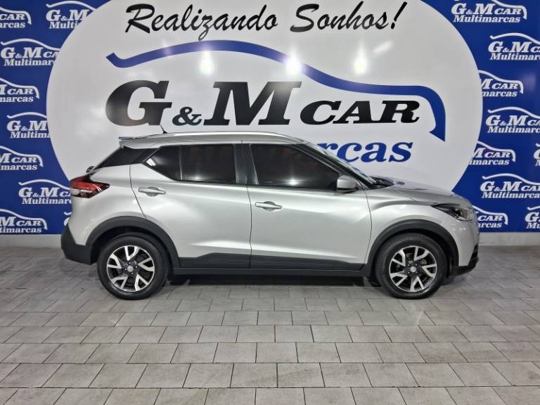 NISSAN - KICKS - 2017/2018 - Prata - R$ 73.900,00