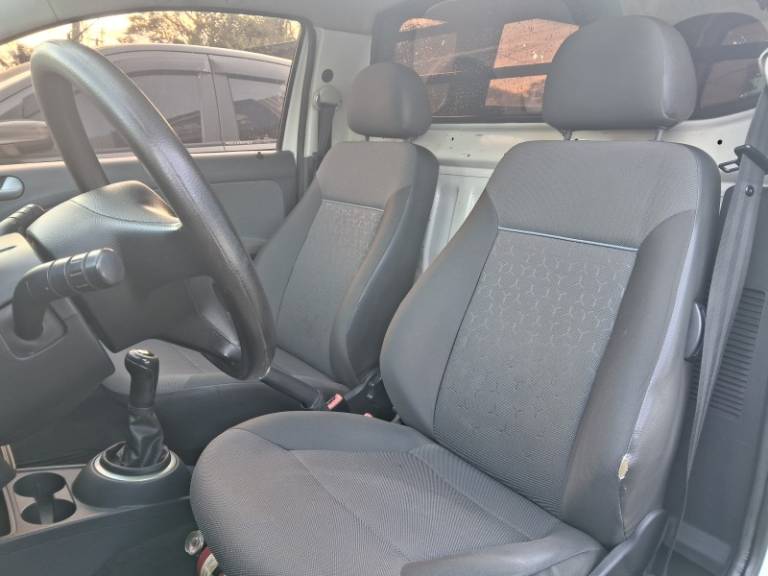 VOLKSWAGEN - SAVEIRO - 2013/2013 - Branca - R$ 43.900,00