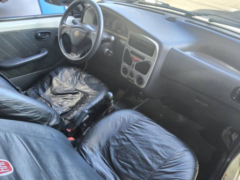 FIAT - STRADA - 2010/2011 - Branca - R$ 29.900,00