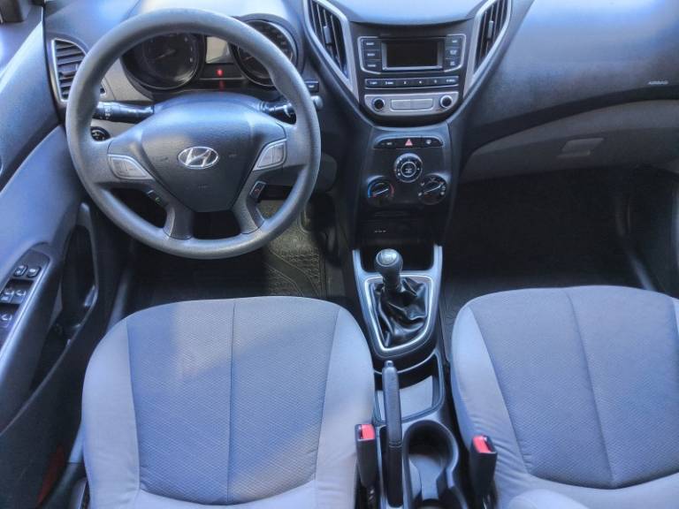 HYUNDAI - HB20S - 2016/2017 - Branca - R$ 57.900,00