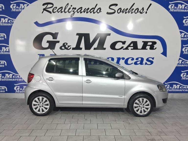VOLKSWAGEN - FOX - 2010/2011 - Prata - R$ 33.900,00