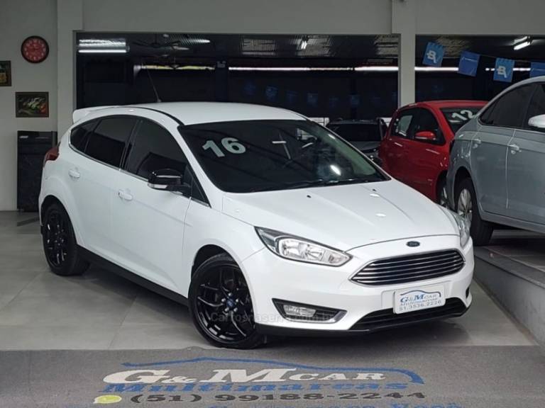 FORD - FOCUS - 2015/2016 - Branca - R$ 62.900,00