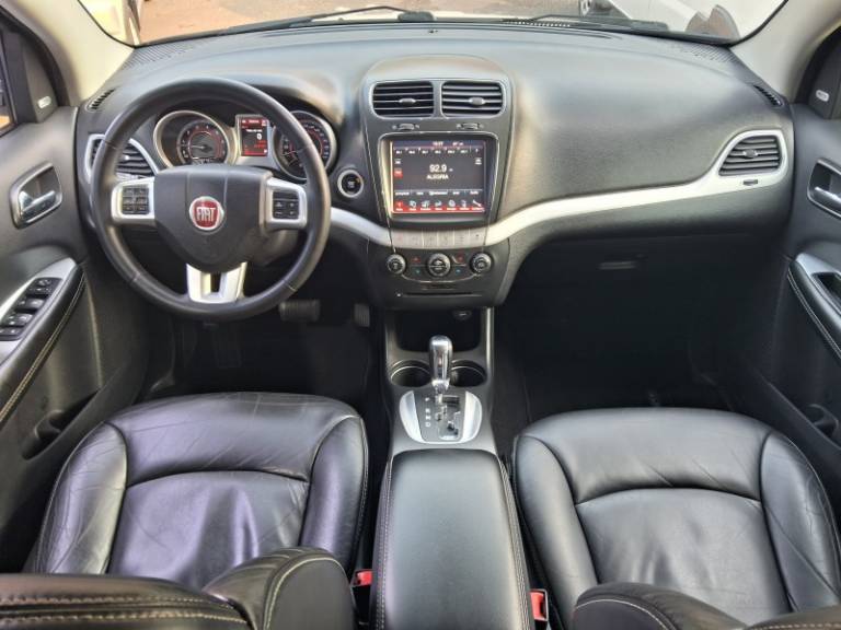 FIAT - FREEMONT - 2015/2015 - Branca - R$ 68.900,00