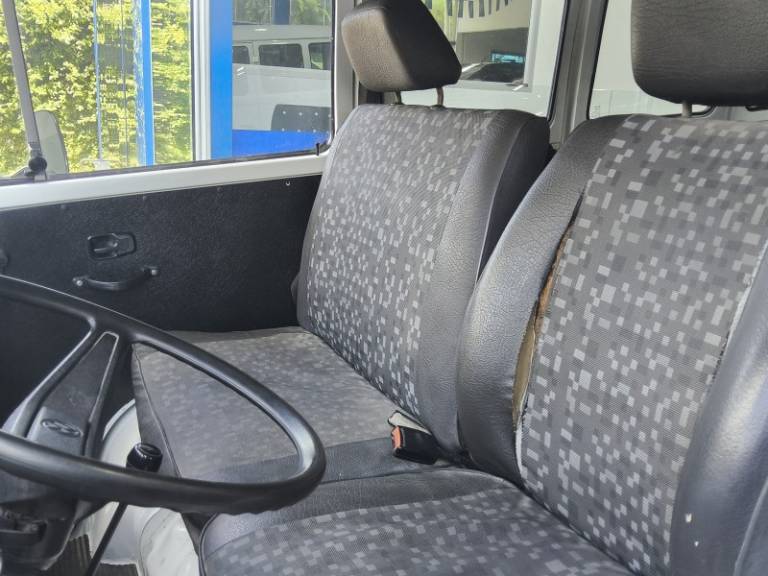 VOLKSWAGEN - KOMBI - 1995/1996 - Branca - R$ 29.900,00