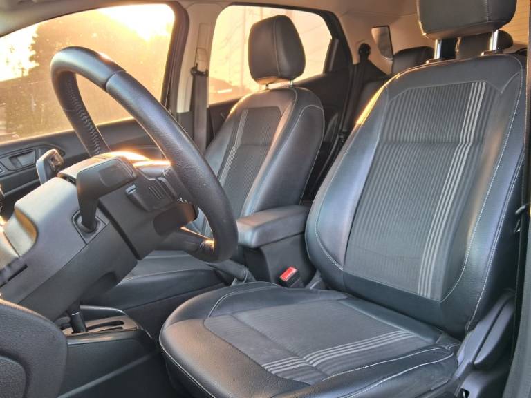 FORD - ECOSPORT - 2017/2018 - Preta - R$ 69.900,00