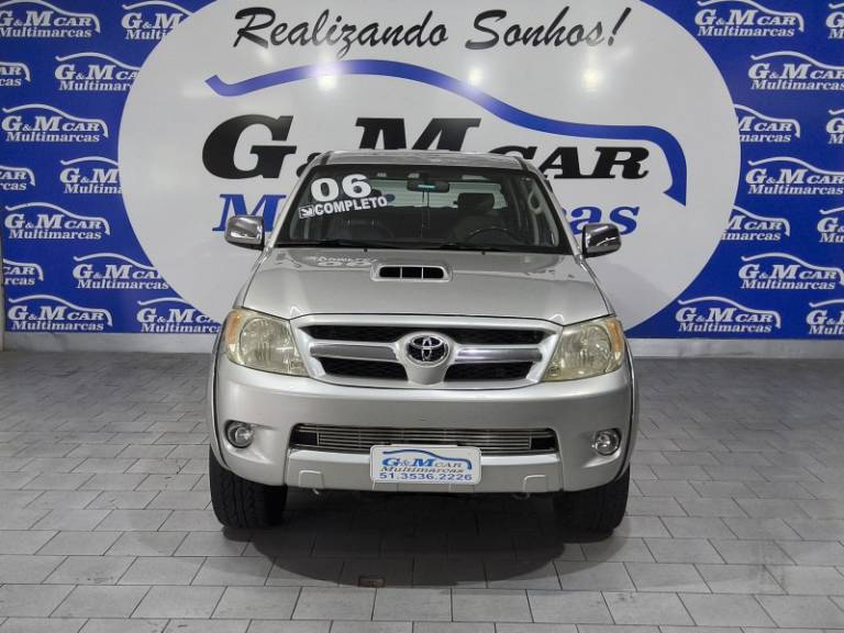 TOYOTA - HILUX - 2005/2006 - Prata - R$ 94.900,00