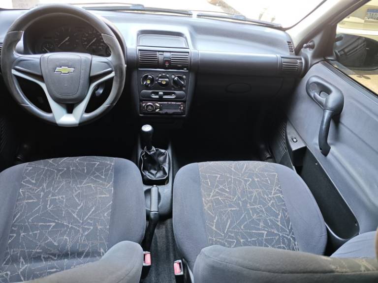 CHEVROLET - CORSA - 2001/2001 - Cinza - R$ 10.900,00