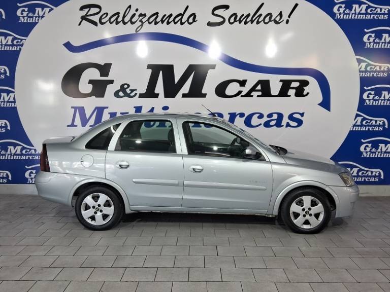 CHEVROLET - CORSA - 2010/2011 - Prata - R$ 30.900,00