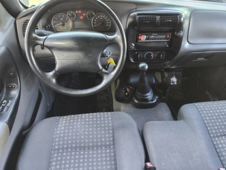 FORD - RANGER - 2005/2005 - Prata - R$ 65.900,00