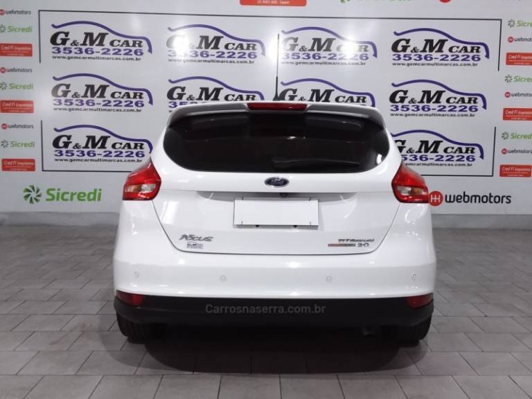 FORD - FOCUS - 2015/2016 - Branca - R$ 62.900,00