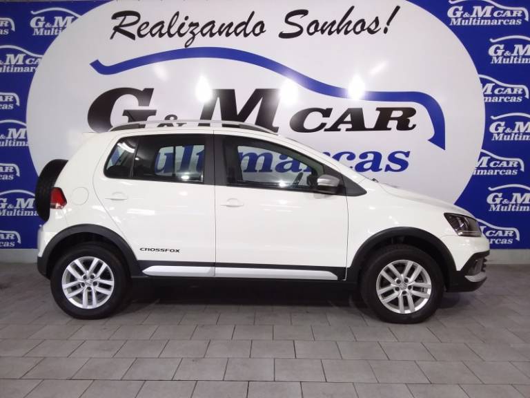 VOLKSWAGEN - CROSSFOX - 2015/2016 - Branca - R$ 59.900,00