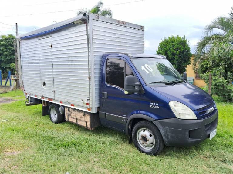 IVECO - DAILY - 2010/2010 - Azul - R$ 97.900,00