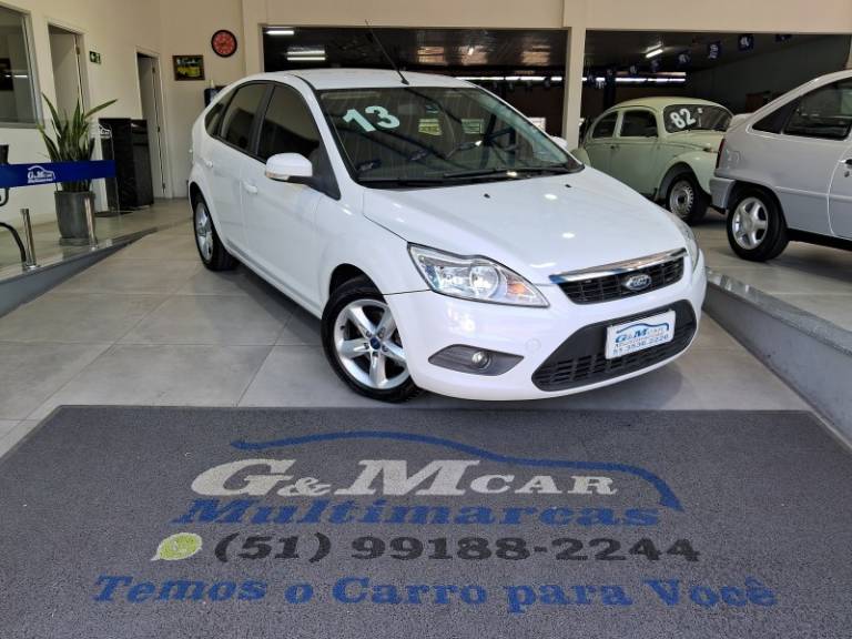 FORD - FOCUS - 2012/2013 - Branca - R$ 52.900,00