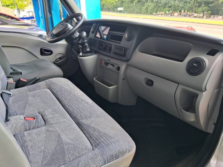 RENAULT - MASTER - 2012/2013 - Branca - R$ 105.900,00