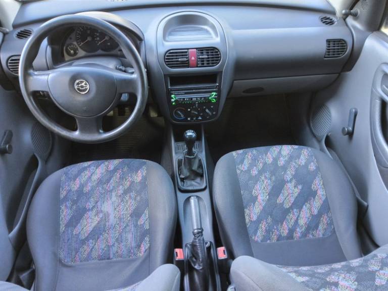 CHEVROLET - CORSA - 2005/2005 - Branca - R$ 25.900,00