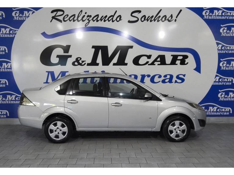 FORD - FIESTA - 2013/2014 - Prata - R$ 38.900,00