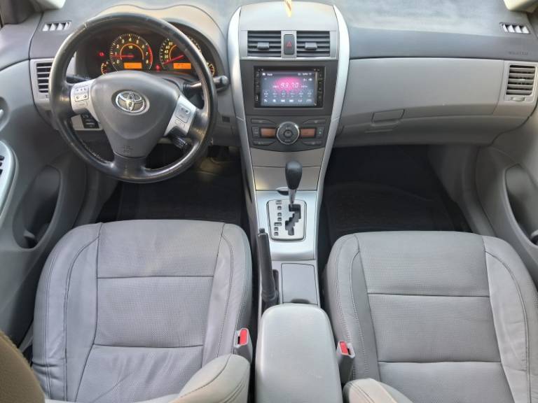 TOYOTA - COROLLA - 2008/2009 - Prata - R$ 53.900,00