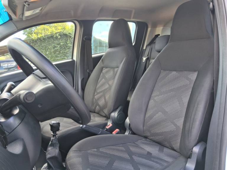 FIAT - MOBI - 2016/2017 - Branca - R$ 43.900,00