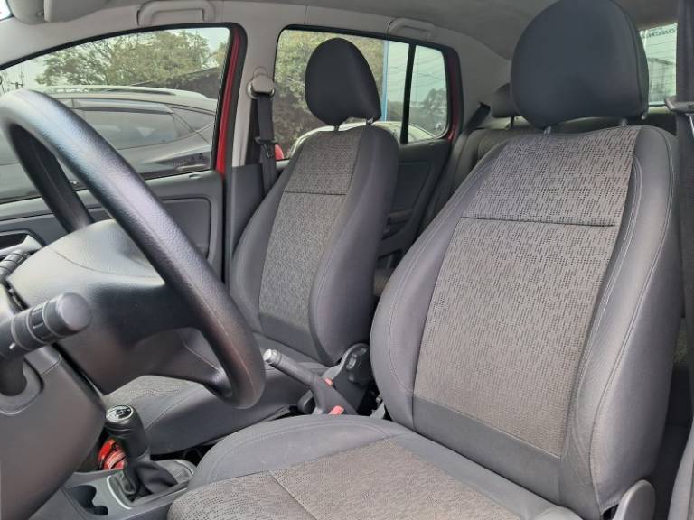 VOLKSWAGEN - FOX - 2012/2013 - Vermelha - R$ 36.900,00
