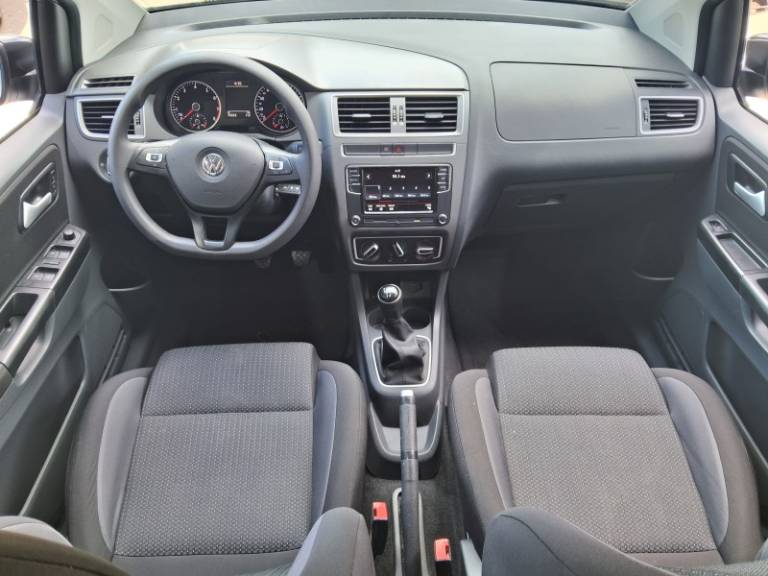 VOLKSWAGEN - FOX - 2018/2019 - Prata - R$ 61.900,00