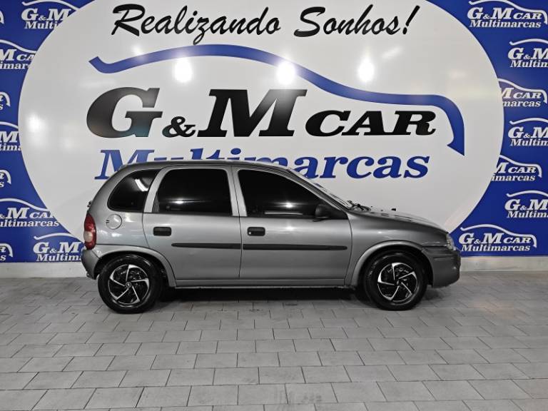 CHEVROLET - CORSA - 2001/2001 - Cinza - R$ 10.900,00