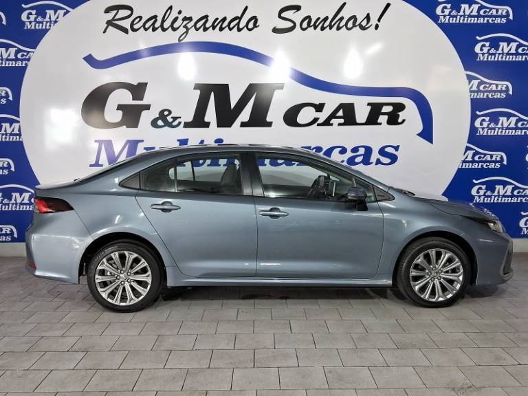 TOYOTA - COROLLA - 2021/2022 - Cinza - R$ 127.900,00